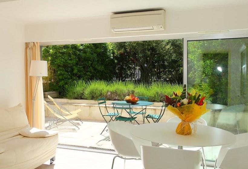 Отель Cannes Bay