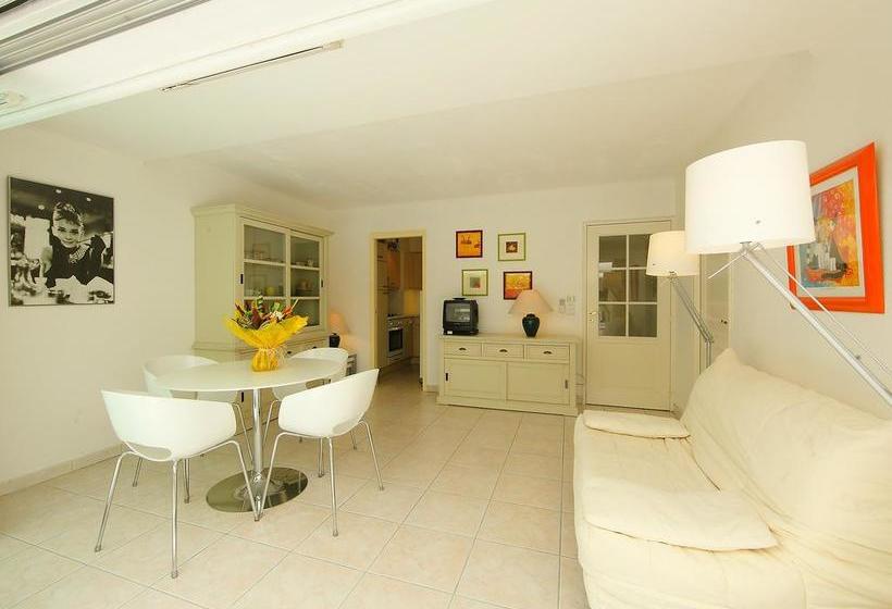 Отель Cannes Bay