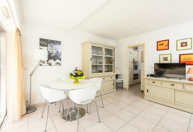 Отель Cannes Bay