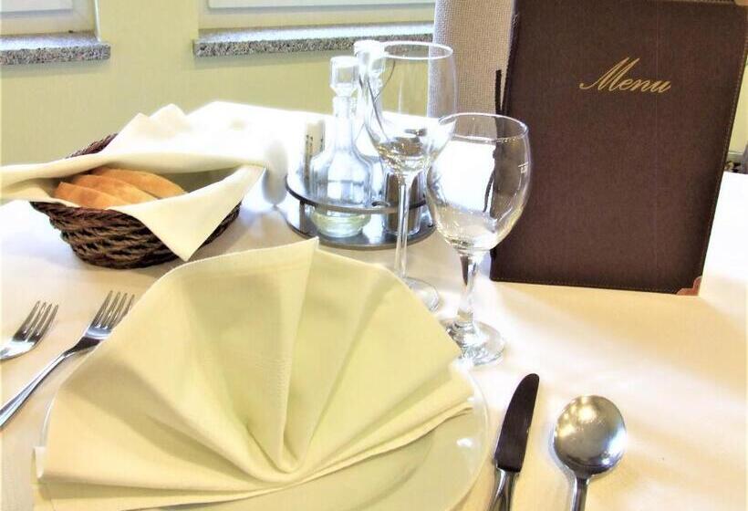 ホテル Central Slavonski Brod