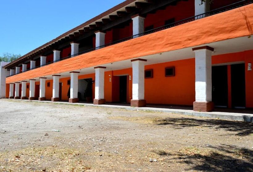 בית מלון כפרי El Rancho