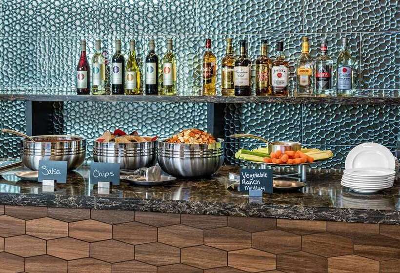 فندق Embassy Suites By Hilton College Station, Tx