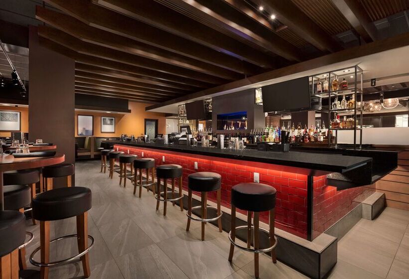 ホテル Embassy Suites By Hilton Denton Convention Center