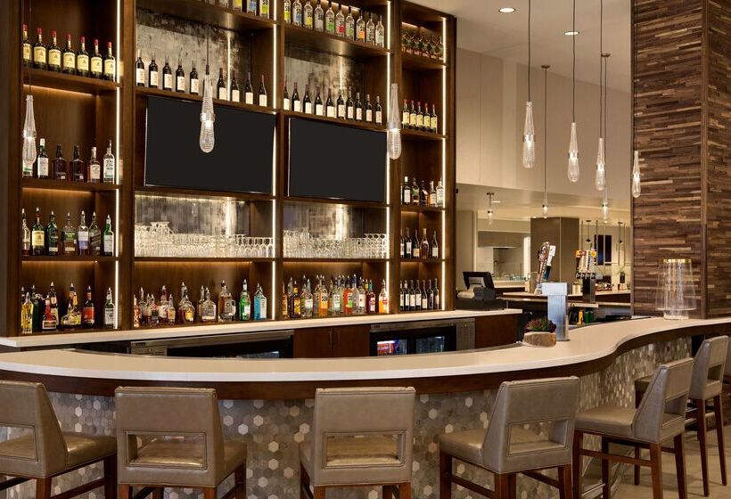 ホテル Embassy Suites By Hilton Denton Convention Center