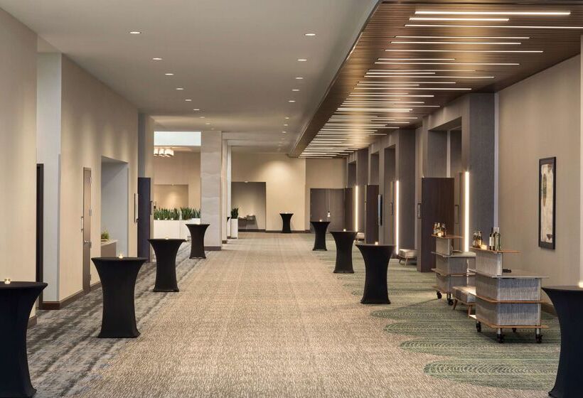 בית מלון כפרי Embassy Suites By Hilton Denton Convention Center