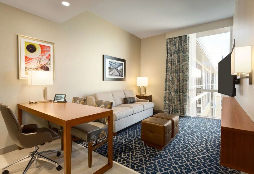 ホテル Embassy Suites By Hilton Denton Convention Center