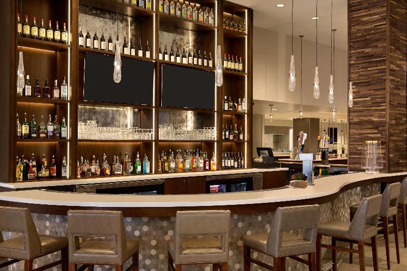 בית מלון כפרי Embassy Suites By Hilton Denton Convention Center