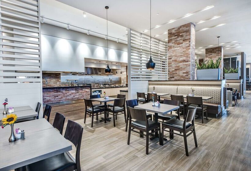 فندق Embassy Suites By Hilton College Station, Tx