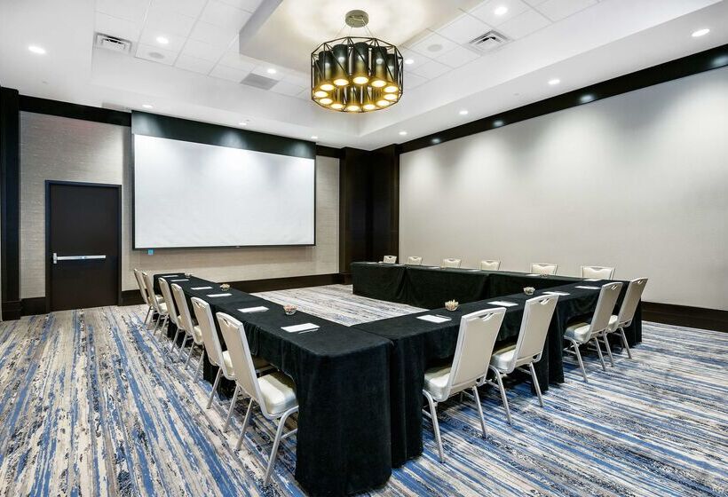 فندق Embassy Suites By Hilton College Station, Tx