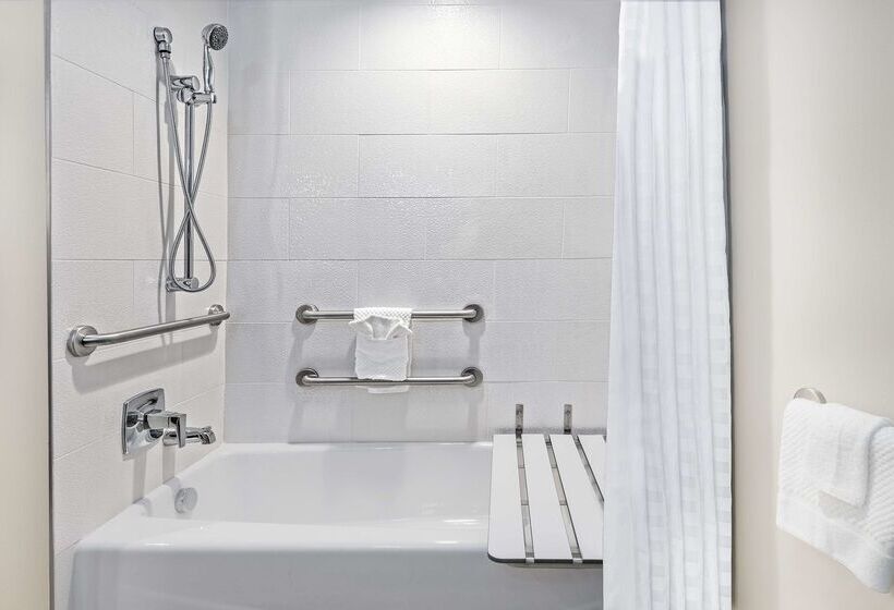 فندق Embassy Suites By Hilton College Station, Tx