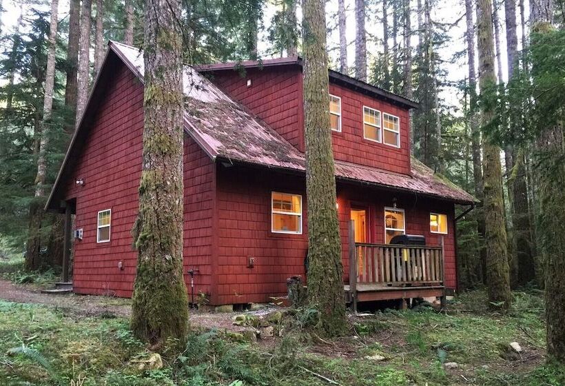 فندق Glacier Springs Cabin 12   Pet Friendly, Wifi, Air Conditioning, Sleeps 4