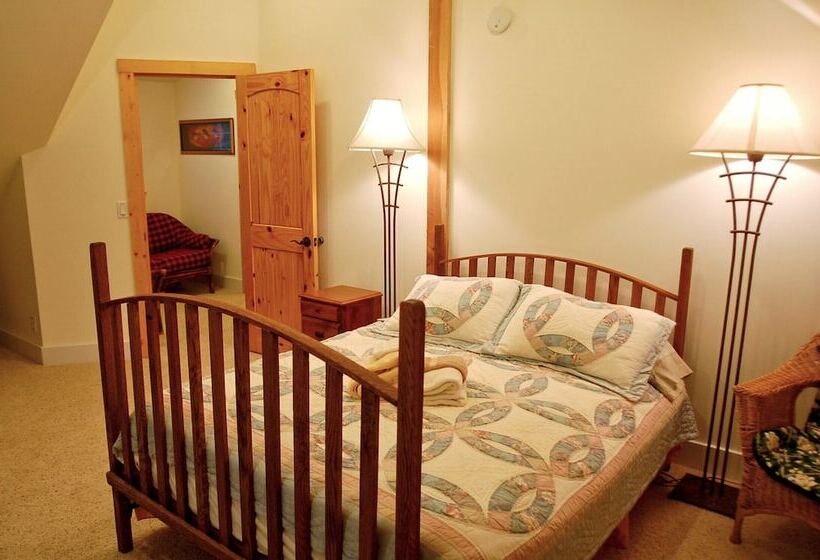 فندق Glacier Springs Cabin 12   Pet Friendly, Wifi, Air Conditioning, Sleeps 4