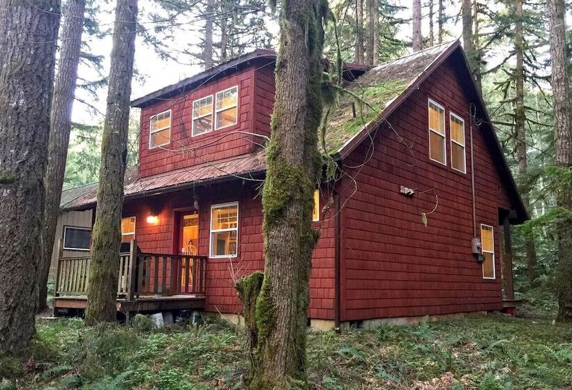 فندق Glacier Springs Cabin 12   Pet Friendly, Wifi, Air Conditioning, Sleeps 4