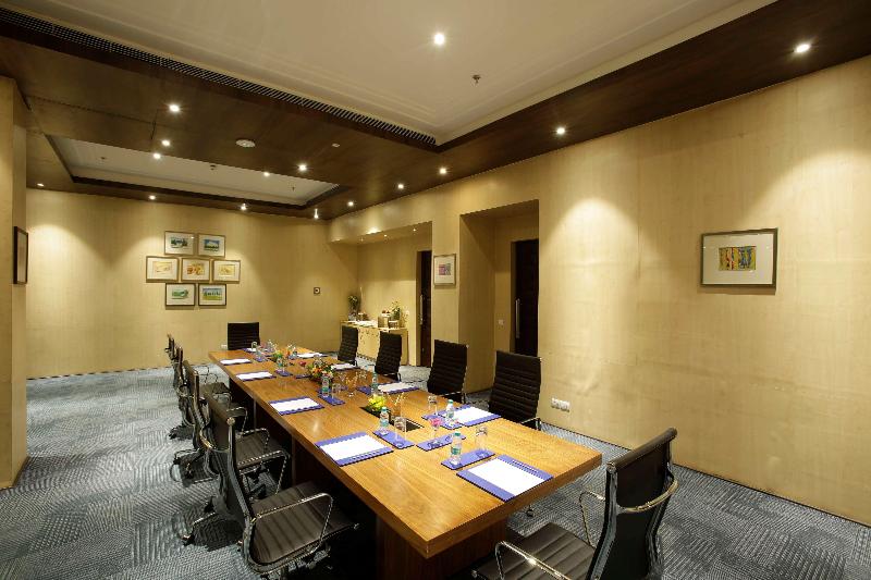 هتل Golden Tulip Suites Gurgaon