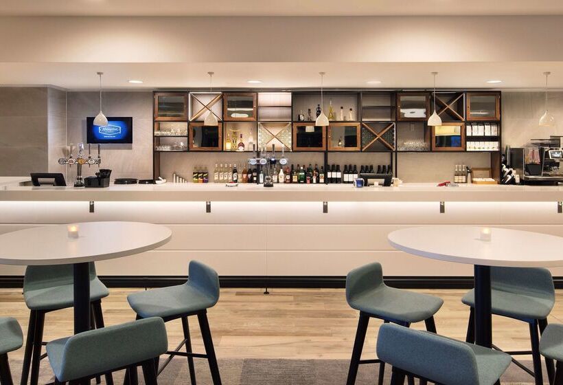 Отель Hampton By Hilton London Stansted Airport