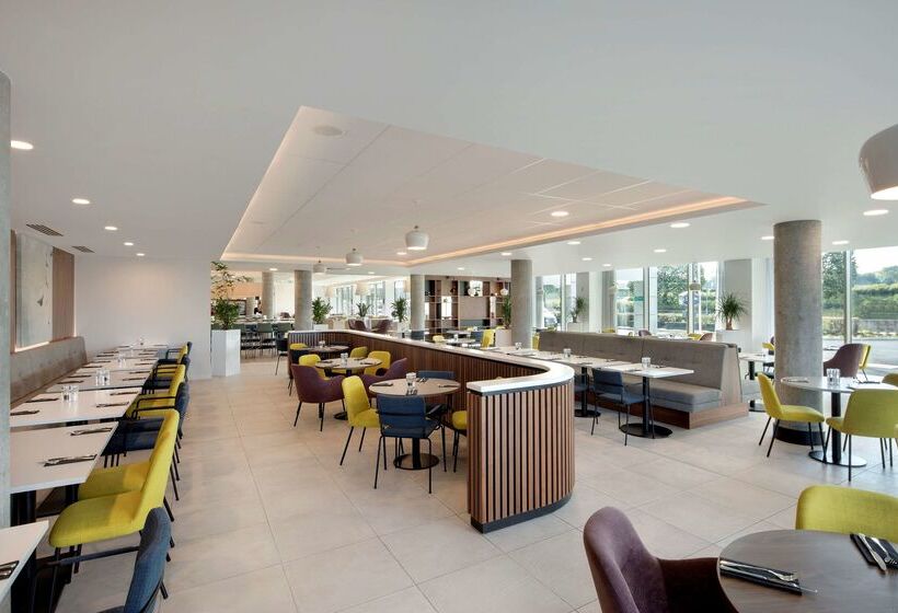 Отель Hampton By Hilton London Stansted Airport