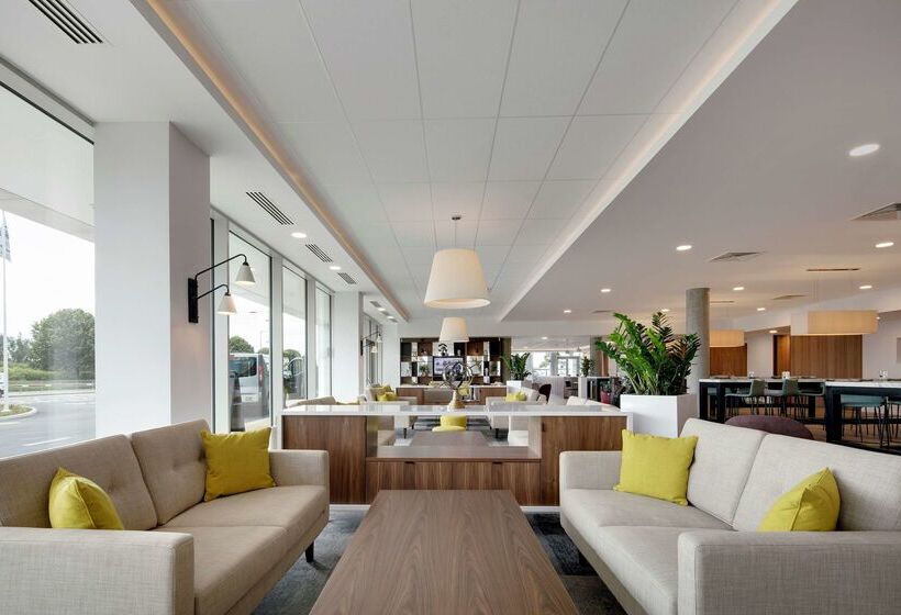 Отель Hampton By Hilton London Stansted Airport