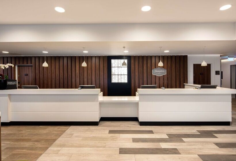 Отель Hampton By Hilton London Stansted Airport