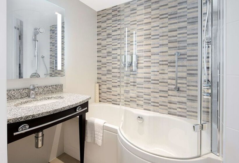 Отель Hampton By Hilton London Stansted Airport