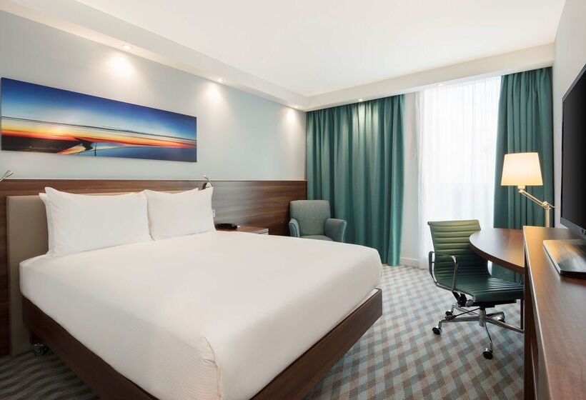 هتل Hampton By Hilton London Stansted Airport