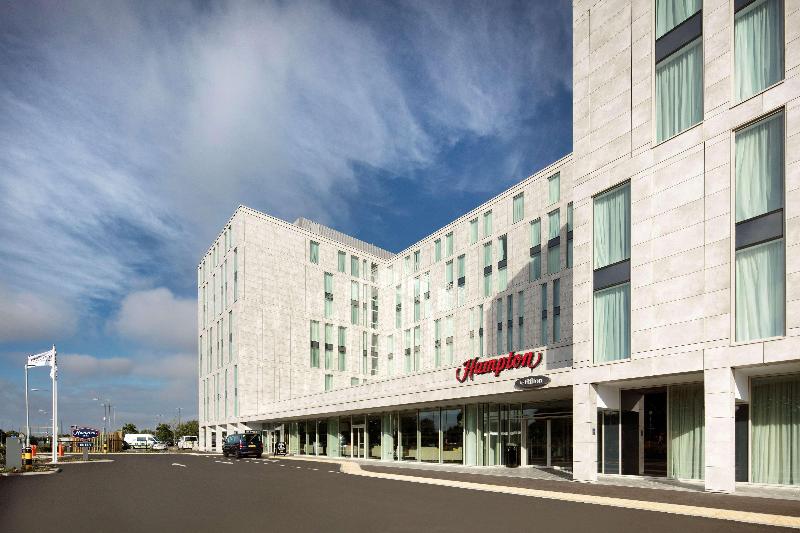 Отель Hampton By Hilton London Stansted Airport