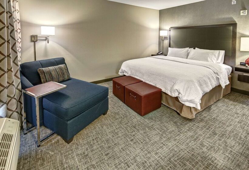 Отель Hampton Inn & Suites Franklin Berry Farms