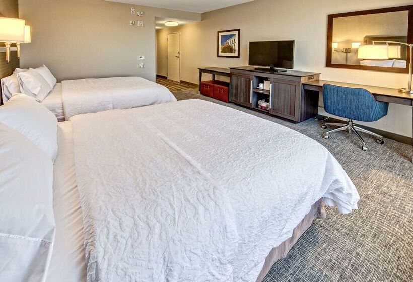 Отель Hampton Inn & Suites Franklin Berry Farms