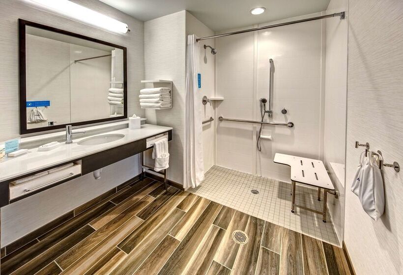 Отель Hampton Inn & Suites Franklin Berry Farms