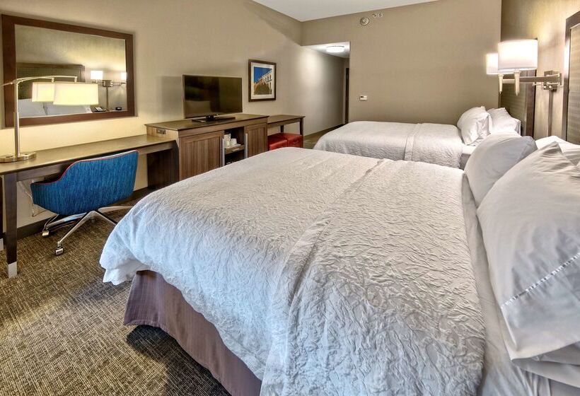 Отель Hampton Inn & Suites Franklin Berry Farms