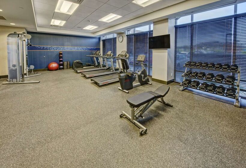 Отель Hampton Inn & Suites Franklin Berry Farms