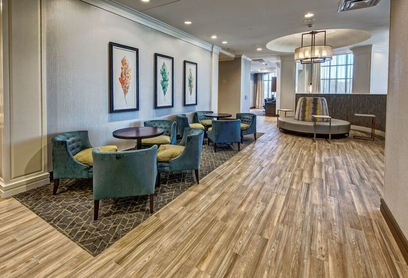 Отель Hampton Inn & Suites Franklin Berry Farms