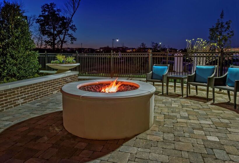 Отель Hampton Inn & Suites Franklin Berry Farms