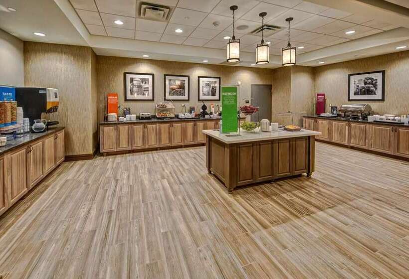 Отель Hampton Inn & Suites Franklin Berry Farms