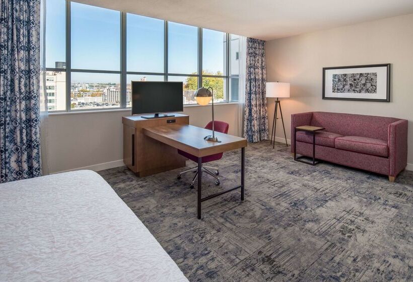 Отель Hampton Inn & Suites Portlandpearl District