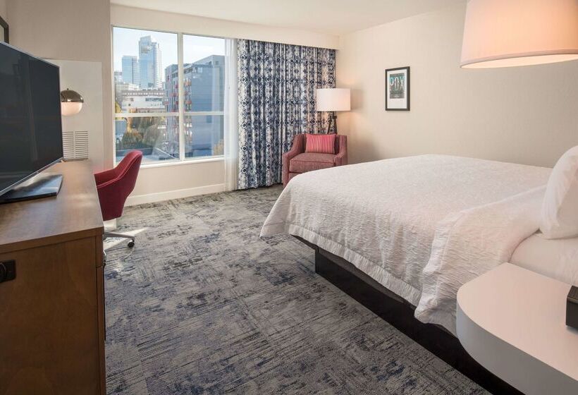 Отель Hampton Inn & Suites Portlandpearl District