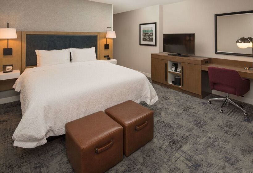 Отель Hampton Inn & Suites Portlandpearl District