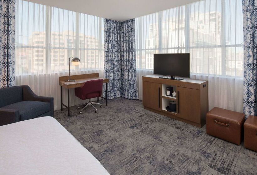 Отель Hampton Inn & Suites Portlandpearl District