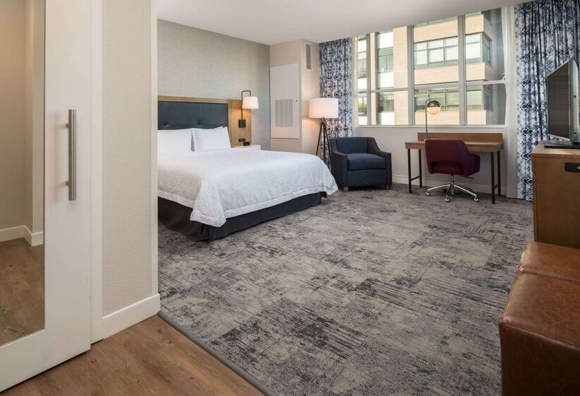 Отель Hampton Inn & Suites Portlandpearl District
