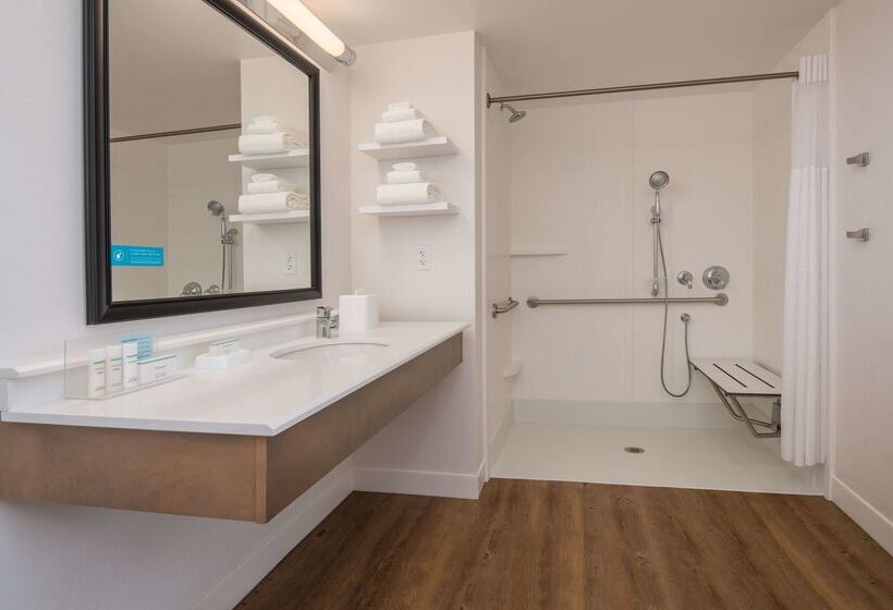 Отель Hampton Inn & Suites Portlandpearl District