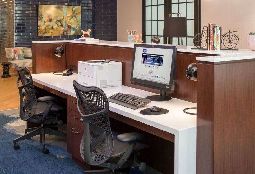 Отель Hampton Inn & Suites Portlandpearl District