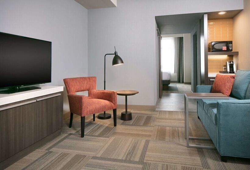 בית מלון כפרי Hilton Garden Inn Iowa City Downtown University