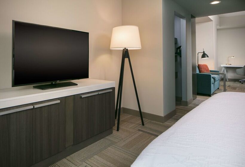 בית מלון כפרי Hilton Garden Inn Iowa City Downtown University