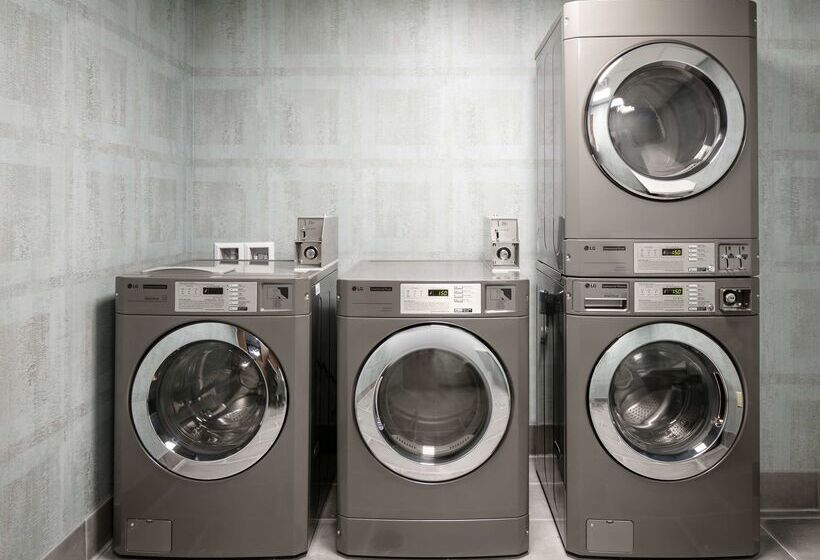 בית מלון כפרי Hilton Garden Inn Iowa City Downtown University