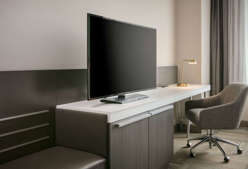 בית מלון כפרי Hilton Garden Inn Iowa City Downtown University