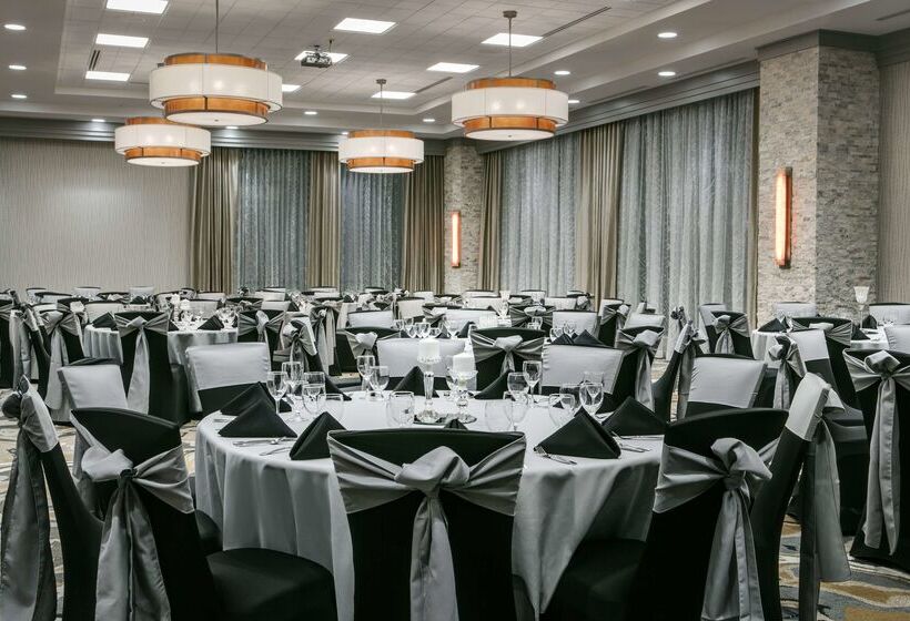 בית מלון כפרי Hilton Garden Inn Iowa City Downtown University