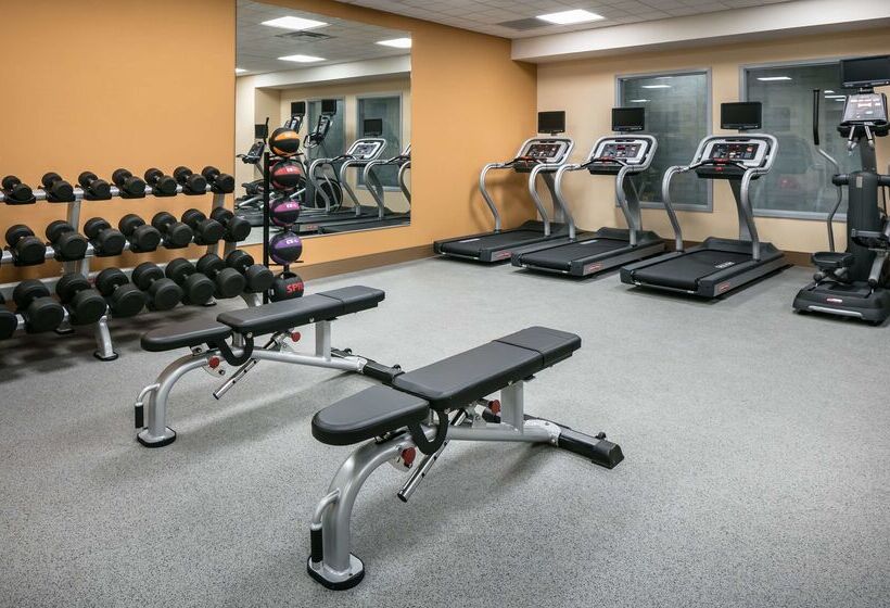 בית מלון כפרי Hilton Garden Inn Iowa City Downtown University