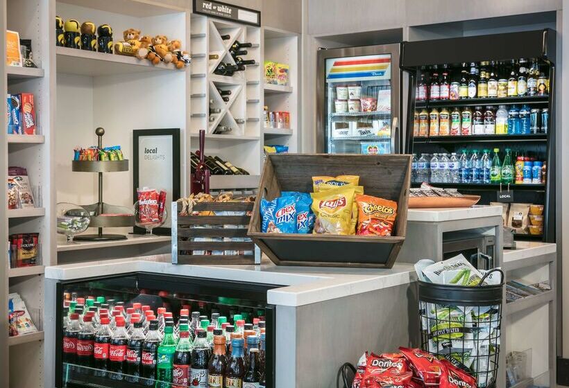 בית מלון כפרי Hilton Garden Inn Iowa City Downtown University