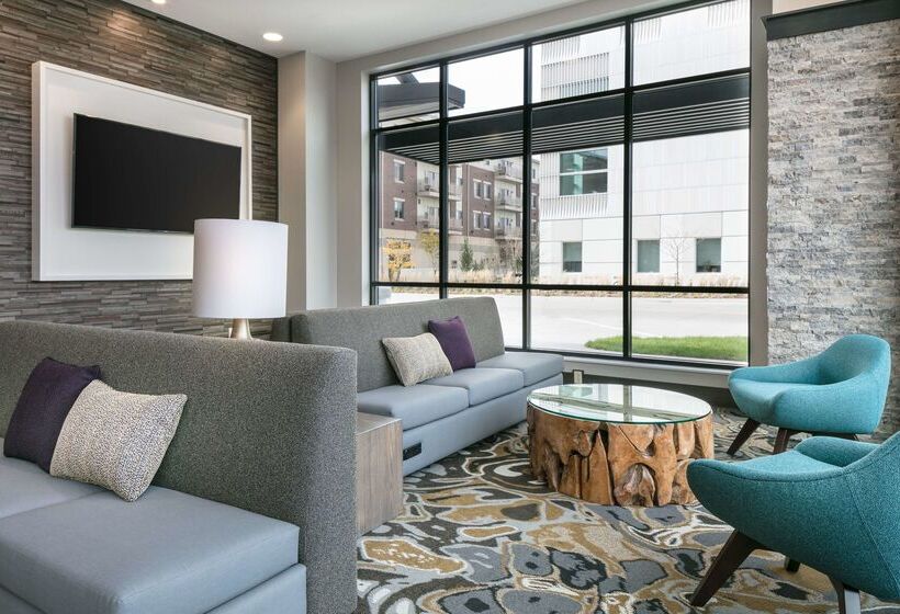 בית מלון כפרי Hilton Garden Inn Iowa City Downtown University