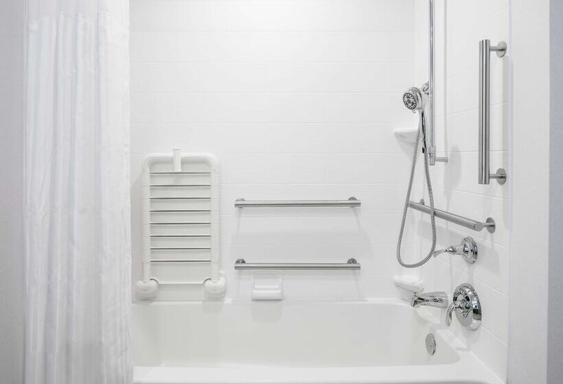 בית מלון כפרי Hilton Garden Inn Iowa City Downtown University