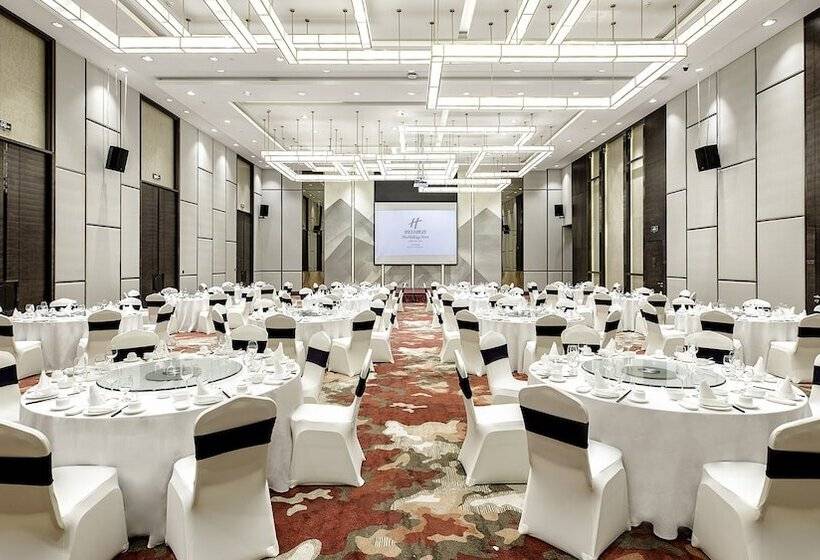 Отель Holiday Inn Baoji Central, An Ihg